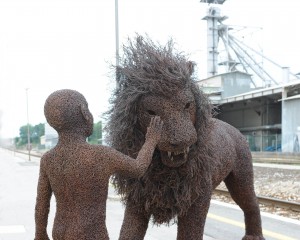 08-mattia-trotta-artista-sculture-filo-metallico-ferro-bronzo-alluminio-rame-born-to-be-child