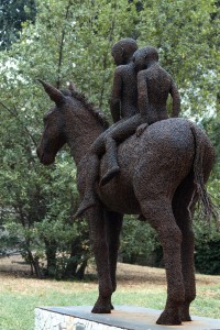 31-mattia-trotta-artista-sculture-filo-metallico-ferro-bronzo-alluminio-rame-fratelli-brothers-villa-fabbricotti-firenze