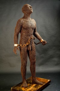 83-mattia-trotta-artista-sculture-filo-metallico-ferro-bronzo-alluminio-rame-chains-ne-libero-ne-schiavo