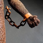 85-mattia-trotta-artista-sculture-filo-metallico-ferro-bronzo-alluminio-rame-chains-ne-libero-ne-schiavo