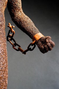 85-mattia-trotta-artista-sculture-filo-metallico-ferro-bronzo-alluminio-rame-chains-ne-libero-ne-schiavo