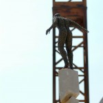 94-mattia-trotta-artista-sculture-filo-metallico-ferro-bronzo-alluminio-rame-casca-la-terra-borderline
