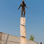 95-mattia-trotta-artista-sculture-filo-metallico-ferro-bronzo-alluminio-rame-casca-la-terra-borderline